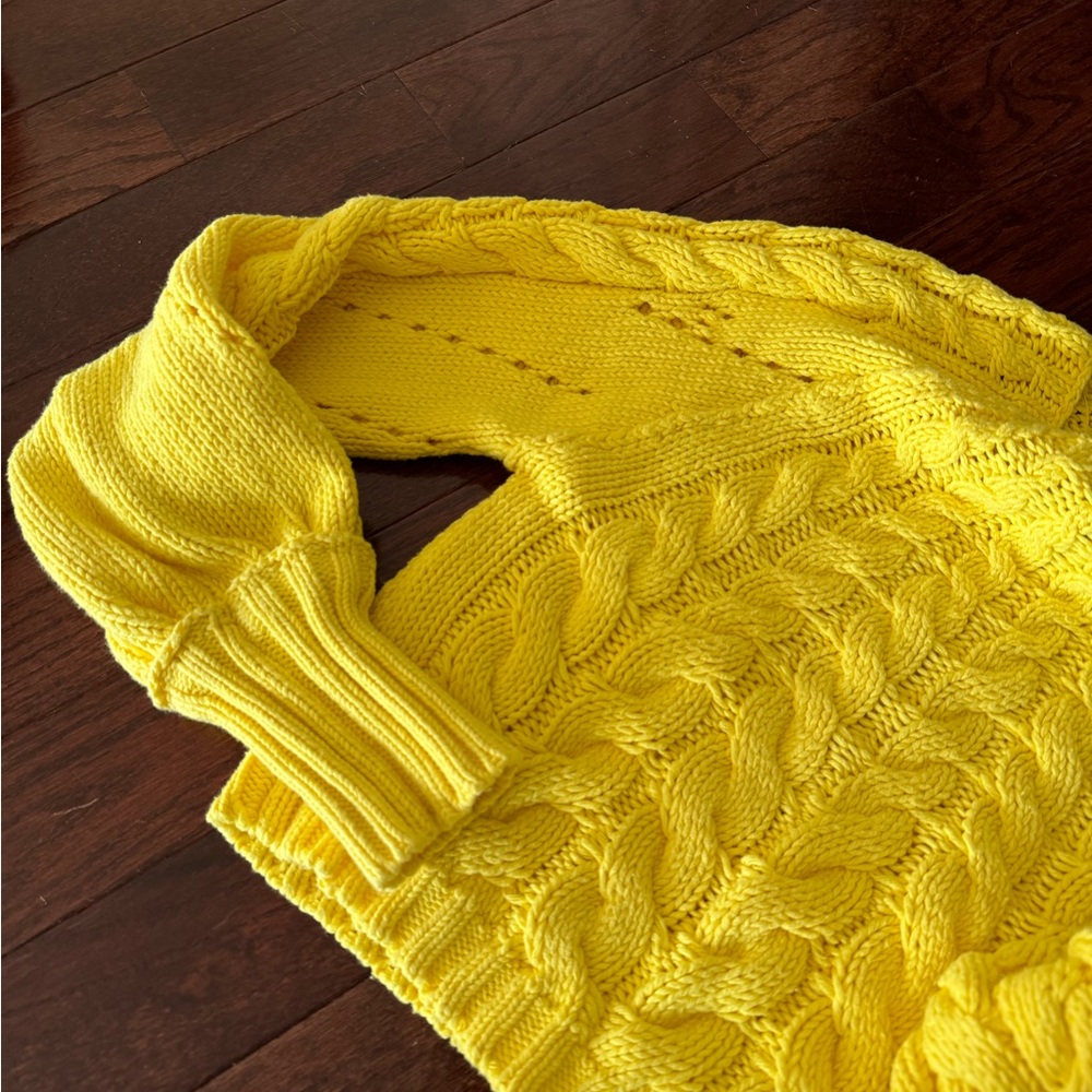 Yellow sweater XS